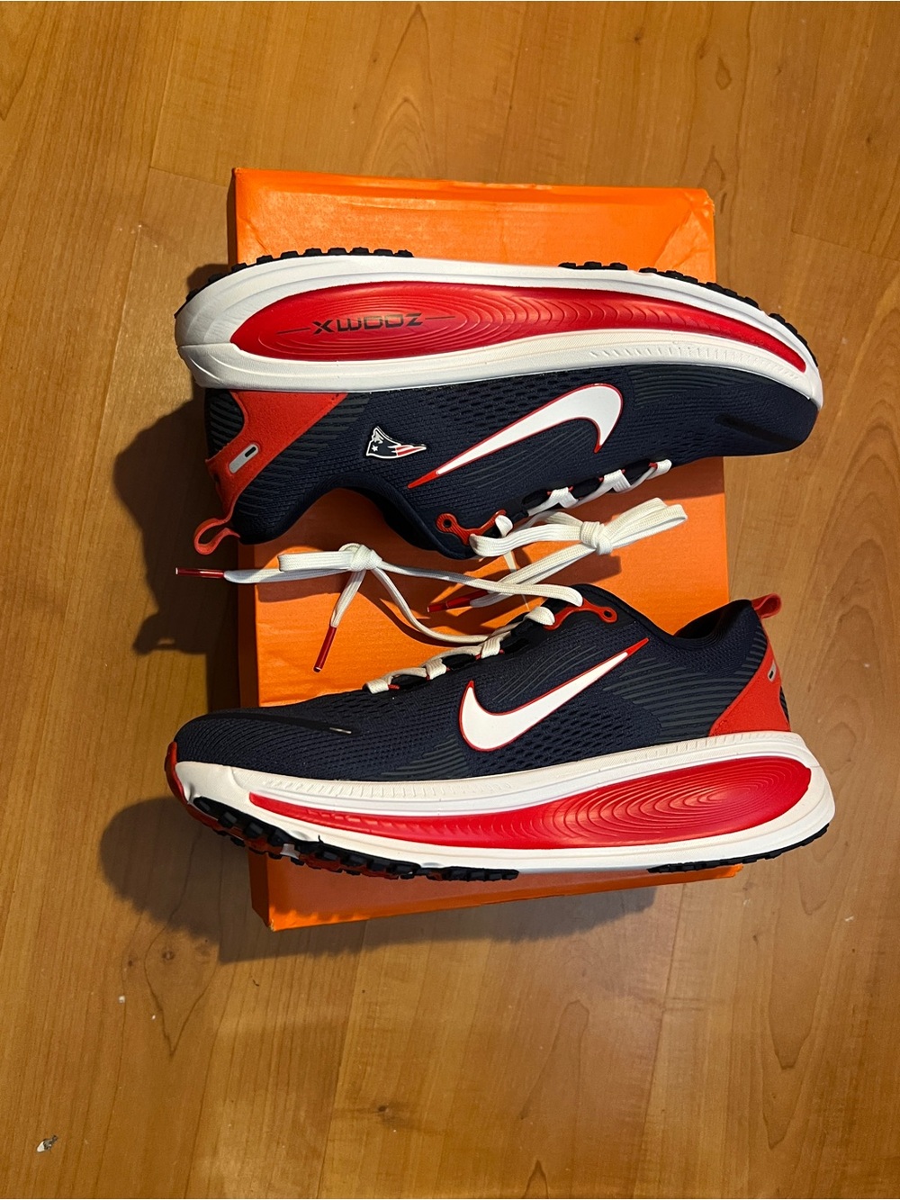 Nike Vomero 18 Patriots running sneaker